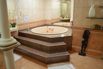 Jetted tub