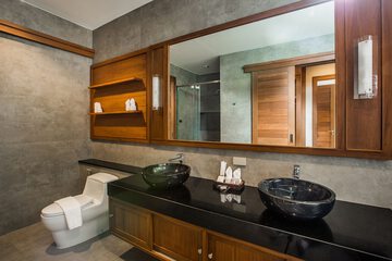 Bathroom sink
