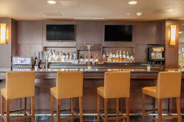 Lounge 84 of 91