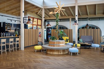Lobby lounge