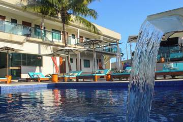 Pool waterfall