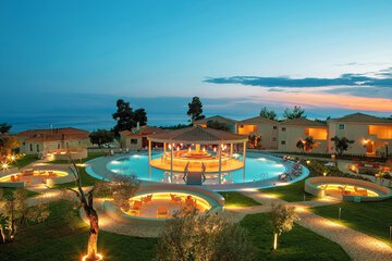 Poolside bar