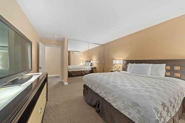 Room 32 of 64