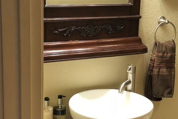 Bathroom sink