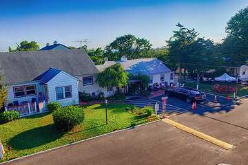 Check-in/check-out kiosk