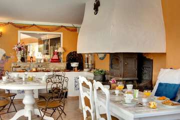 Breakfast area