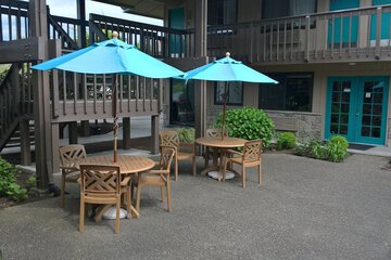 Hotel Exterior 28 of 29