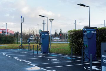 Electric vehicle charging station