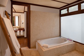 Jetted tub