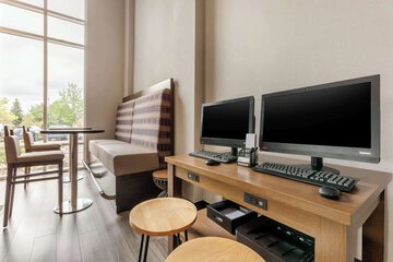 Business Center 84 of 85