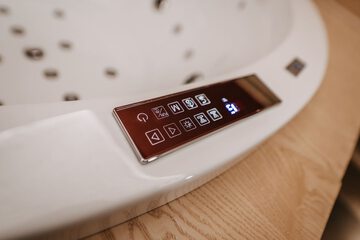 Private spa tub