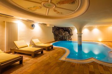 Pool waterfall