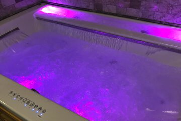 Indoor spa tub