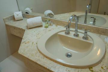Bathroom sink