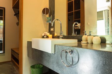 Bathroom sink