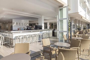 Poolside bar