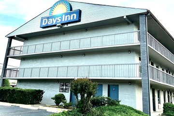 Days Inn by Wyndham Charlotte Northlake