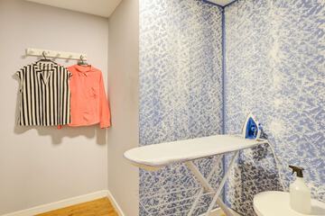 Iron/ironing board