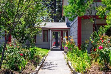 Hotel Exterior 17 of 20