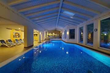 Exercise/lap pool