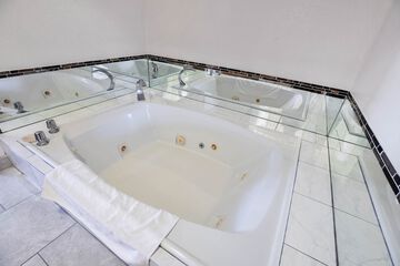 Jetted tub