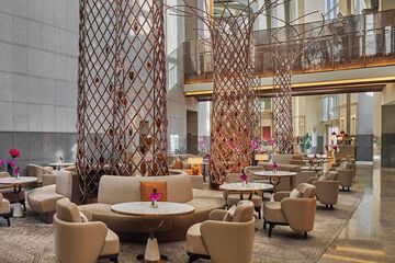 Lobby lounge