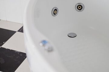 Private spa tub