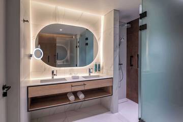 Bathroom shower