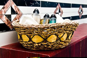 Bathroom amenities