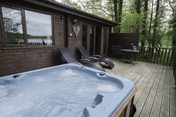 Private spa tub