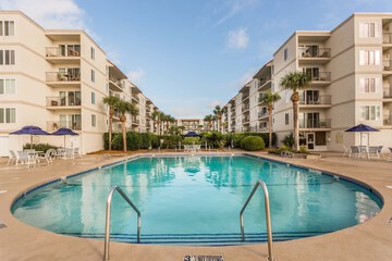 Hodnett Coopers Beach Club