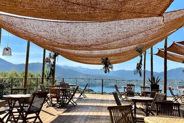 Poolside bar