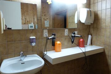 Bathroom sink