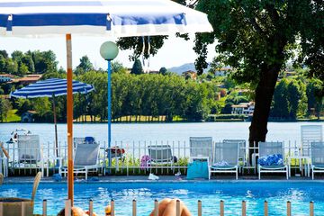 Poolside bar