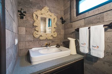 Bathroom sink
