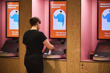 Check-in/check-out kiosk
