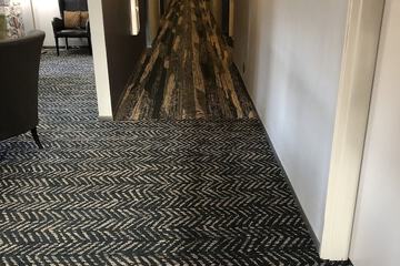 Ballroom/Hall 26 of 27