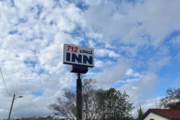 712 INN