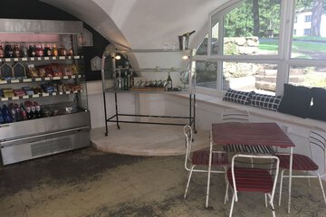 Snack bar