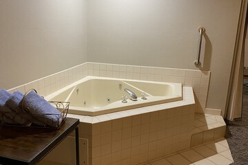 Jetted tub