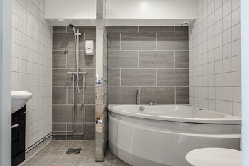 Jetted tub