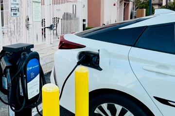 Electric vehicle charging station