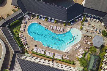 Indoor/outdoor pool