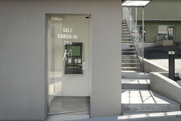 Check-in/check-out kiosk