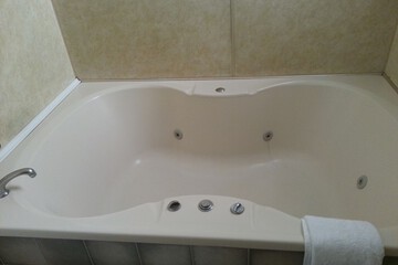 Jetted tub