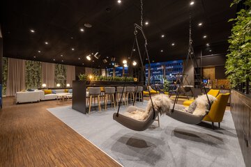 Lobby lounge