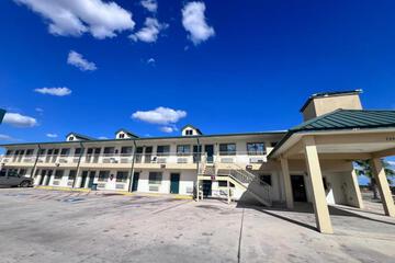 OYO Hotel Pearsall I-35 East