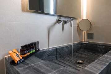 Bathroom amenities