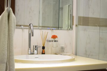 Bathroom sink