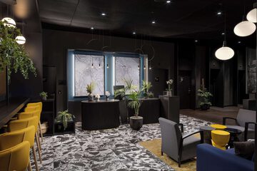 Lobby lounge